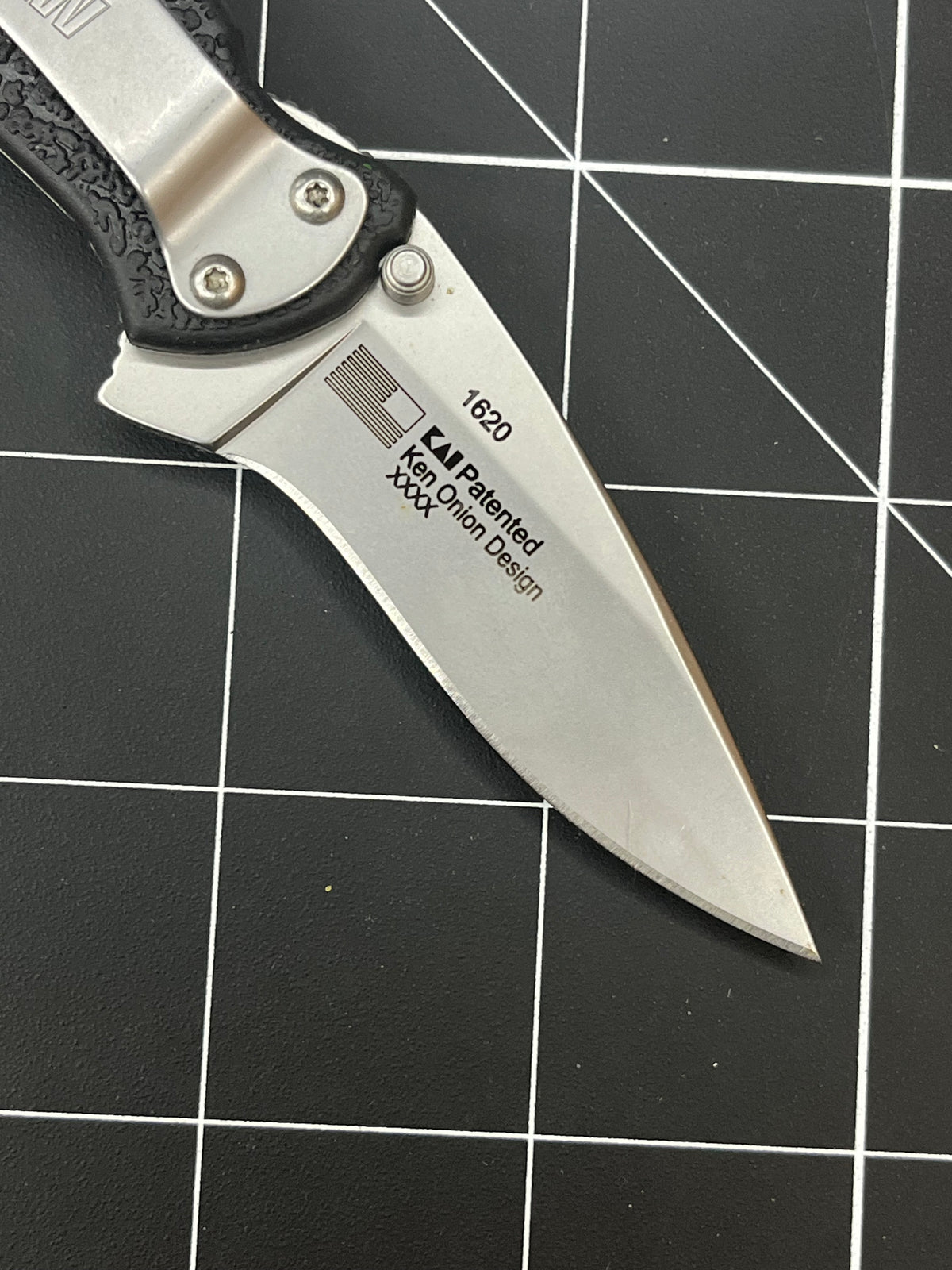 Kershaw 1620 Scallion Pocket Knife - Black - Assisted Plain Blade - Liner Lock