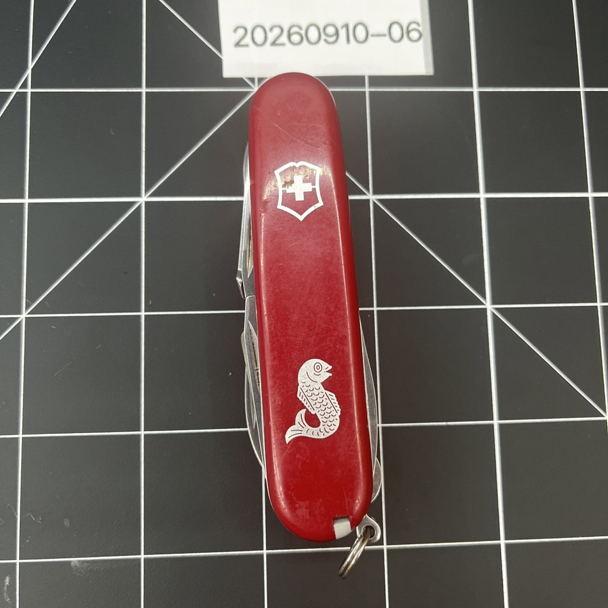 Victorinox Explorer SAK - Fisherman Scales - Clean - No Scratch Magnifying Glass