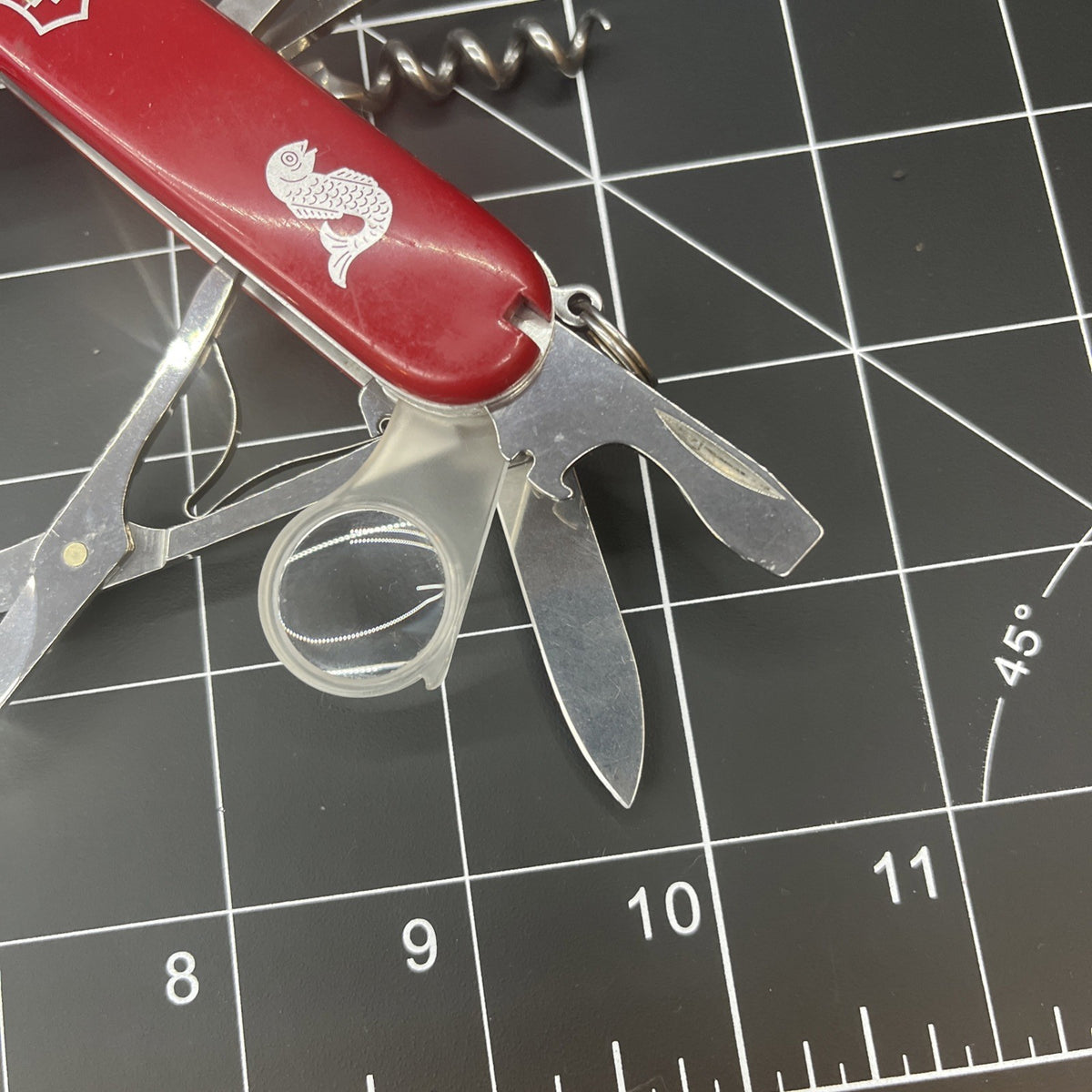 Victorinox Explorer SAK - Fisherman Scales - Clean - No Scratch Magnifying Glass