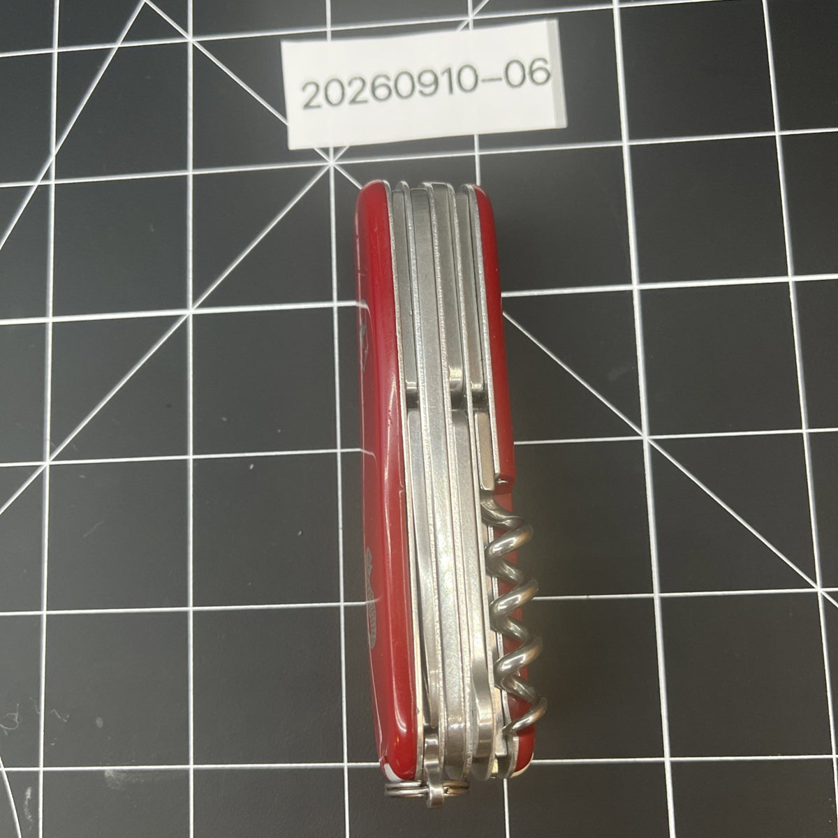 Victorinox Explorer SAK - Fisherman Scales - Clean - No Scratch Magnifying Glass