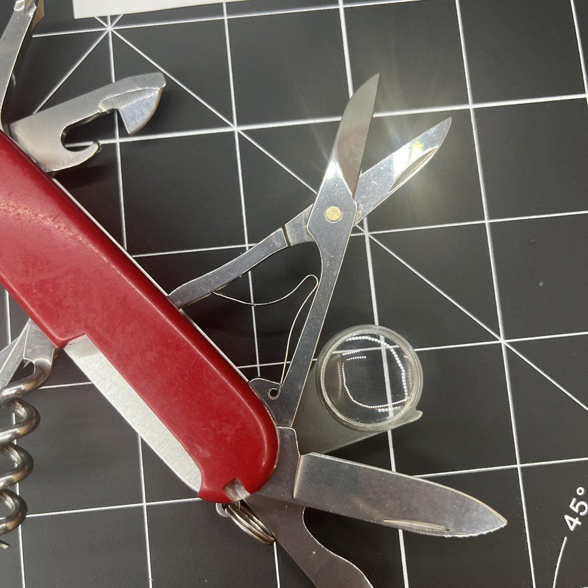 Victorinox Explorer SAK - Fisherman Scales - Clean - No Scratch Magnifying Glass