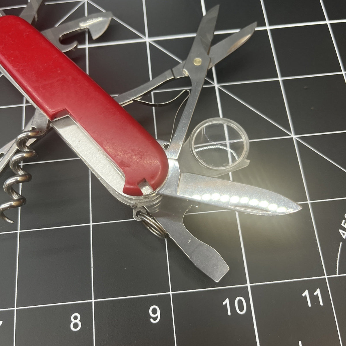 Victorinox Explorer SAK - Fisherman Scales - Clean - No Scratch Magnifying Glass