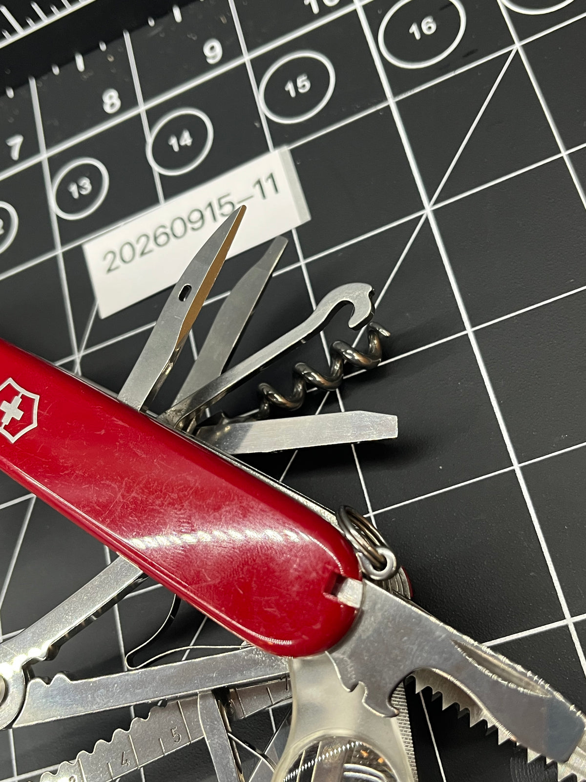 Victorinox Swiss Army SwissChamp Pocket Knife Multi-Tool, Red, 91m!