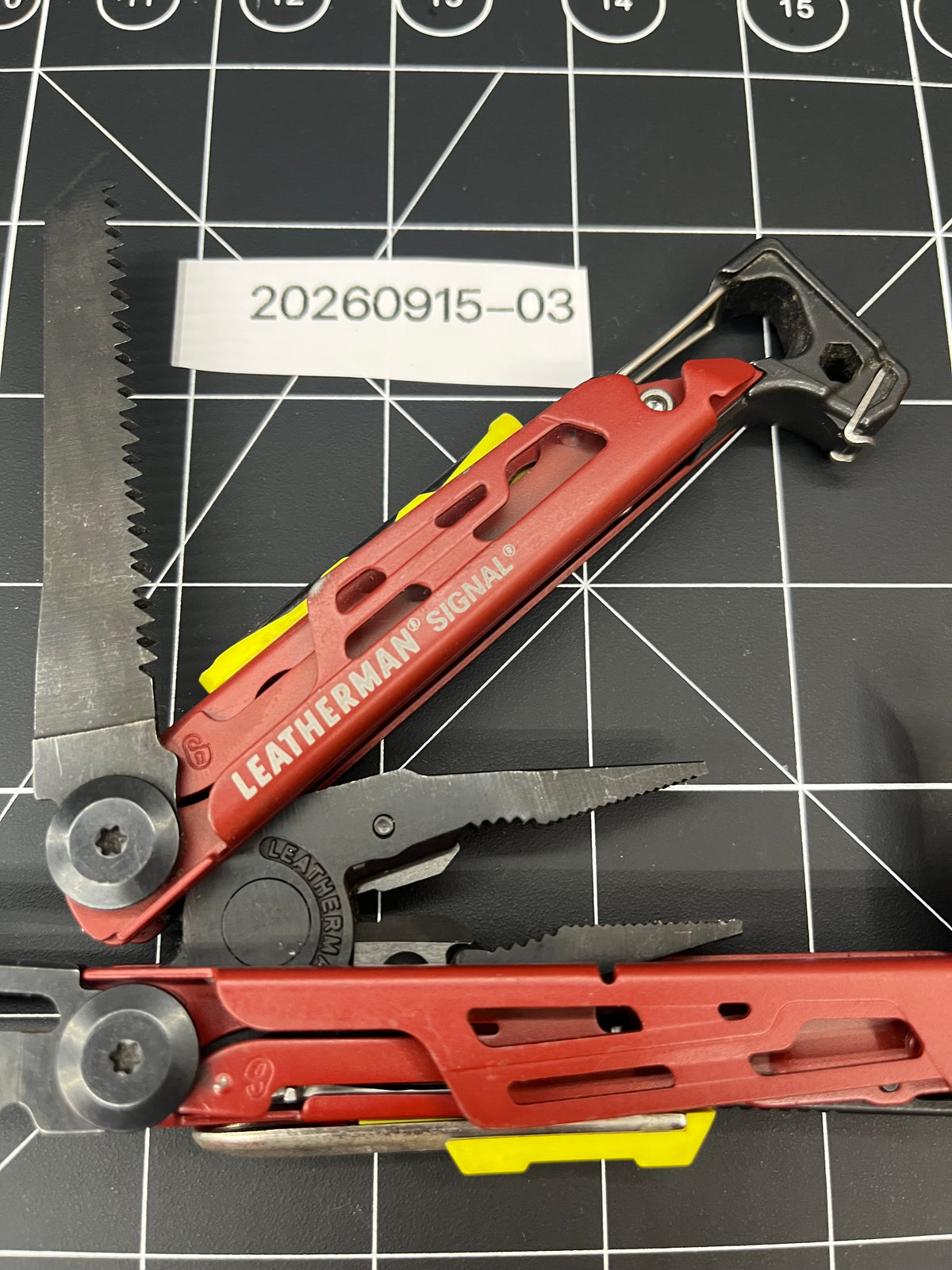 Leatherman SIGNAL Multi-Tool Black Good Condition Red excellent clean