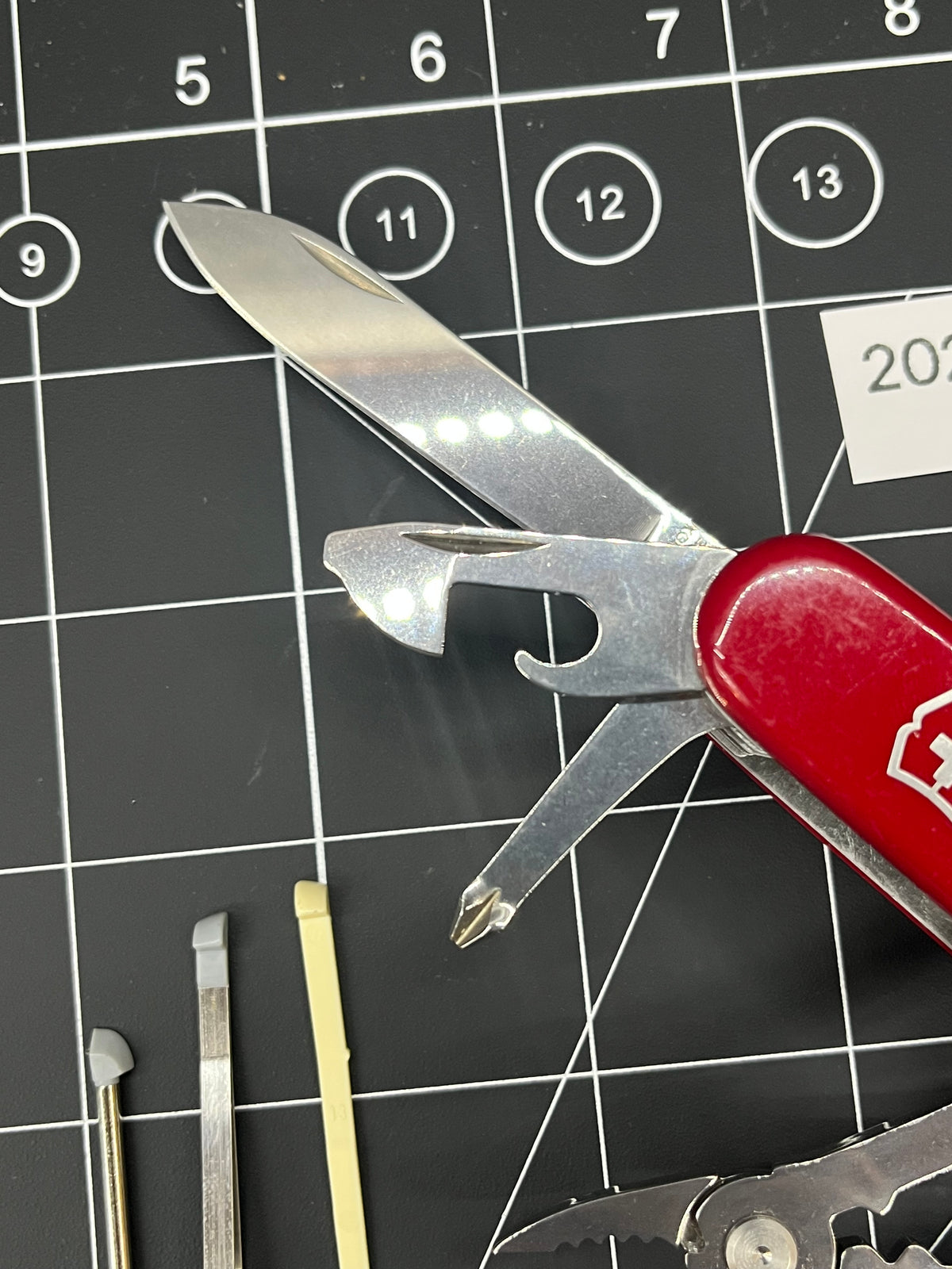 Victorinox Swiss Army SwissChamp Pocket Knife Multi-Tool, Red, 91m!