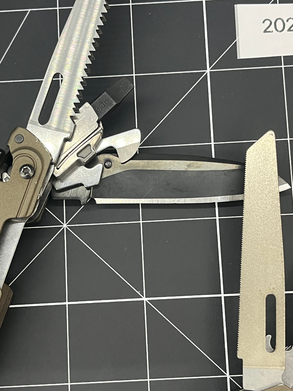 Leatherman ARC Multi-Tool 20-in-1 One-Hand Opening CPM MagnaCut Steel Sheath