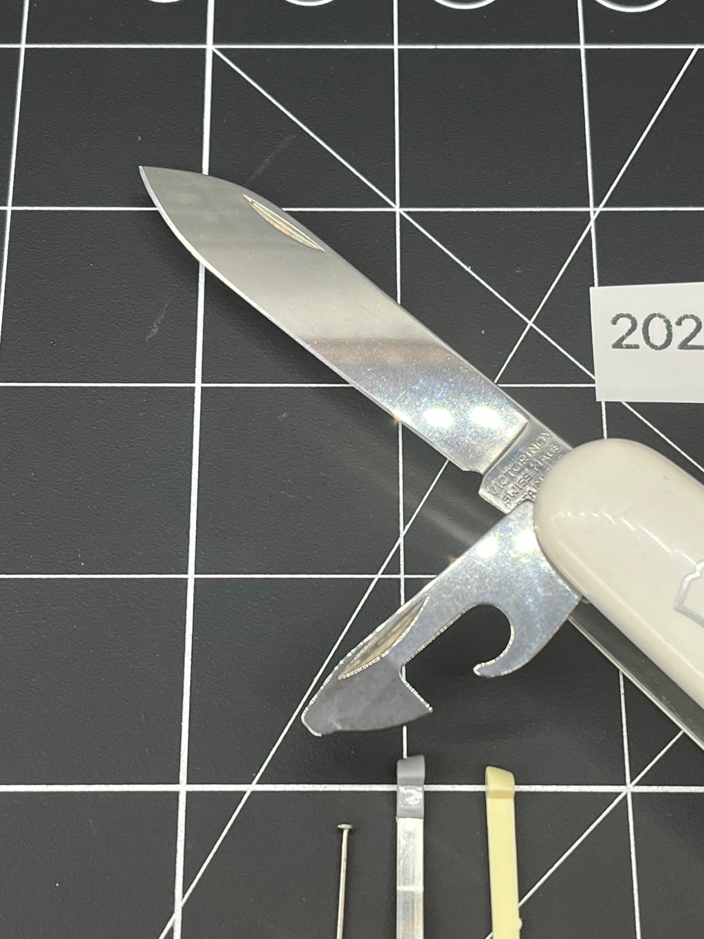 White Victorinox Swiss Army Huntsman Knife Multi Tool! Pin Needle Clean