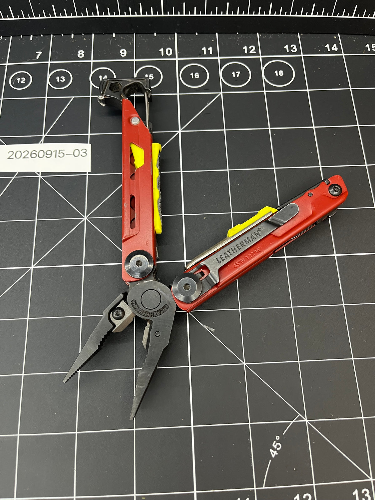 Leatherman SIGNAL Multi-Tool Black Good Condition Red excellent clean