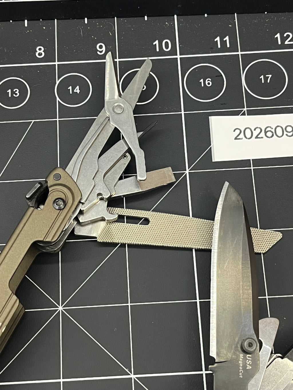 Leatherman ARC Multi-Tool 20-in-1 One-Hand Opening CPM MagnaCut Steel Sheath
