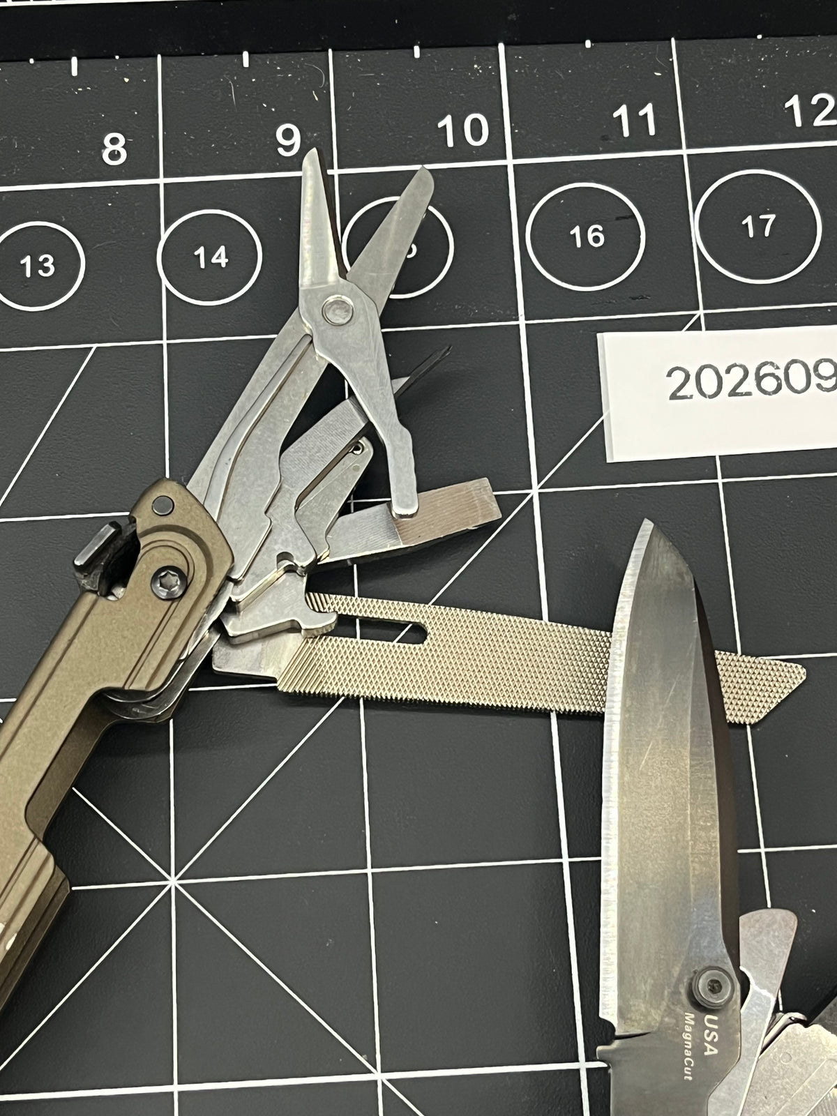 Leatherman ARC Multi-Tool 20-in-1 One-Hand Opening CPM MagnaCut Steel Sheath