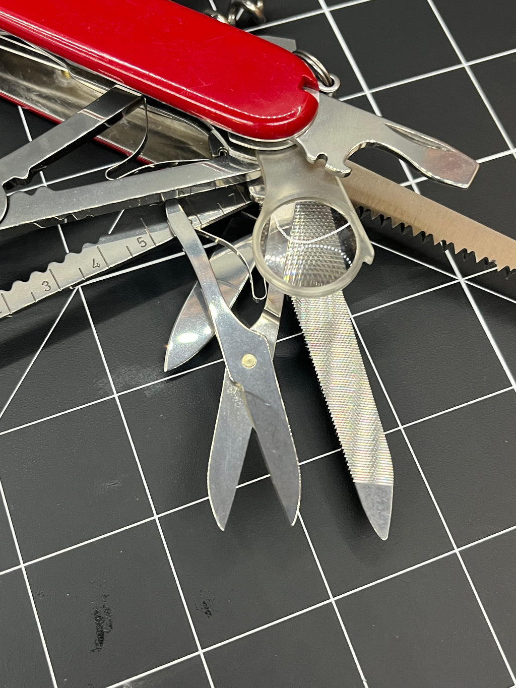Victorinox Swiss Army SwissChamp Pocket Knife Multi-Tool, Red, 91m!