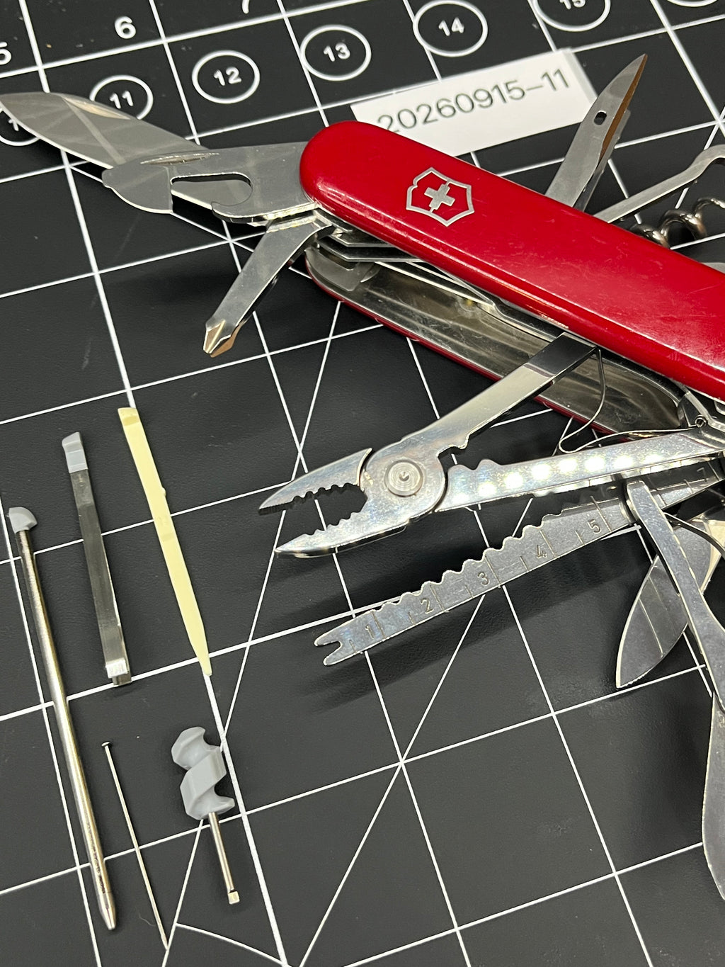 Victorinox Swiss Army SwissChamp Pocket Knife Multi-Tool, Red, 91m!
