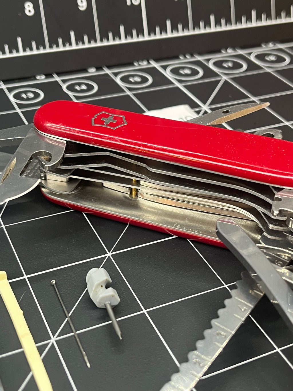 Vintage Victorinox Swiss Army SwissChamp Pocket Knife MultiTool Red 91mm Pin mod -