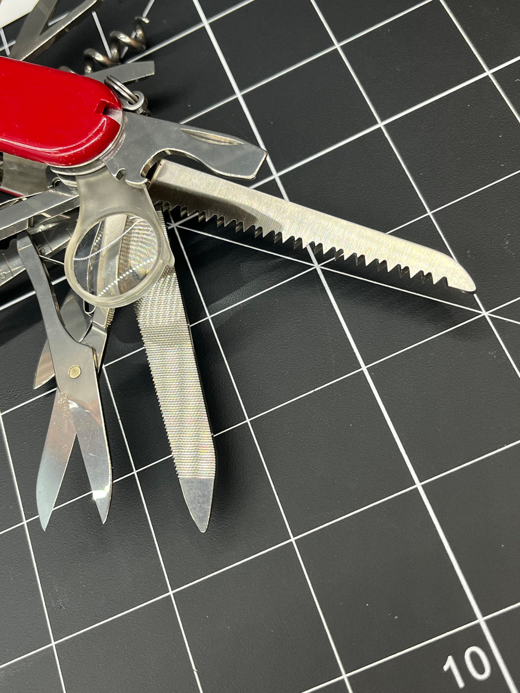 Victorinox Swiss Army SwissChamp Pocket Knife Multi-Tool, Red, 91m!
