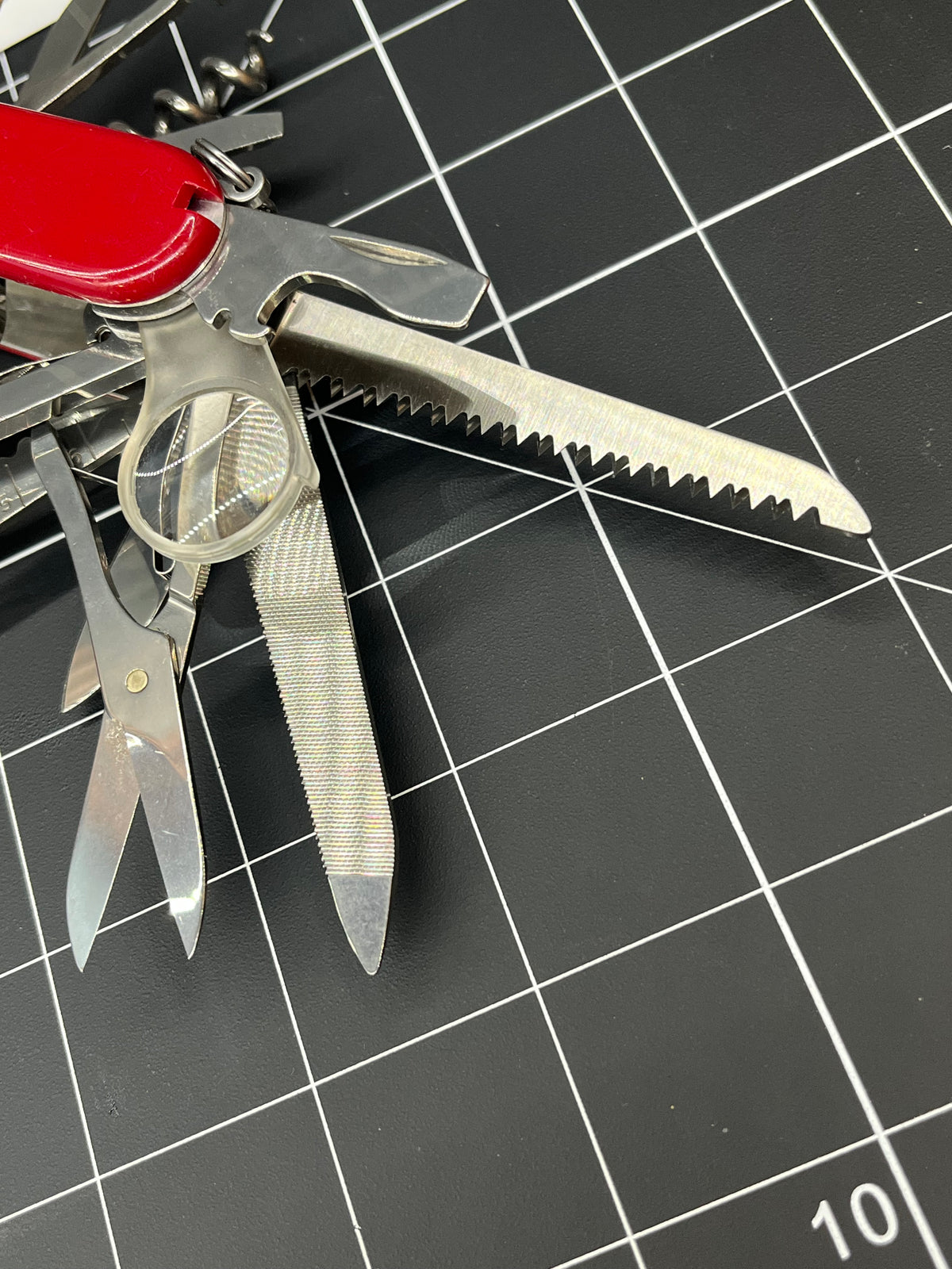 Victorinox Swiss Army SwissChamp Pocket Knife Multi-Tool, Red, 91m!