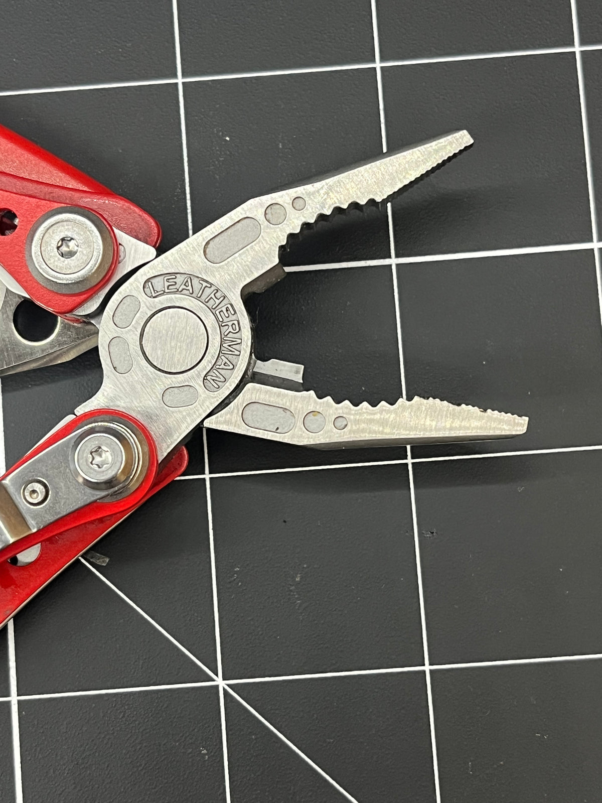 Clean Leatherman Skeletool RX Rescue Multi-Tool Excellent